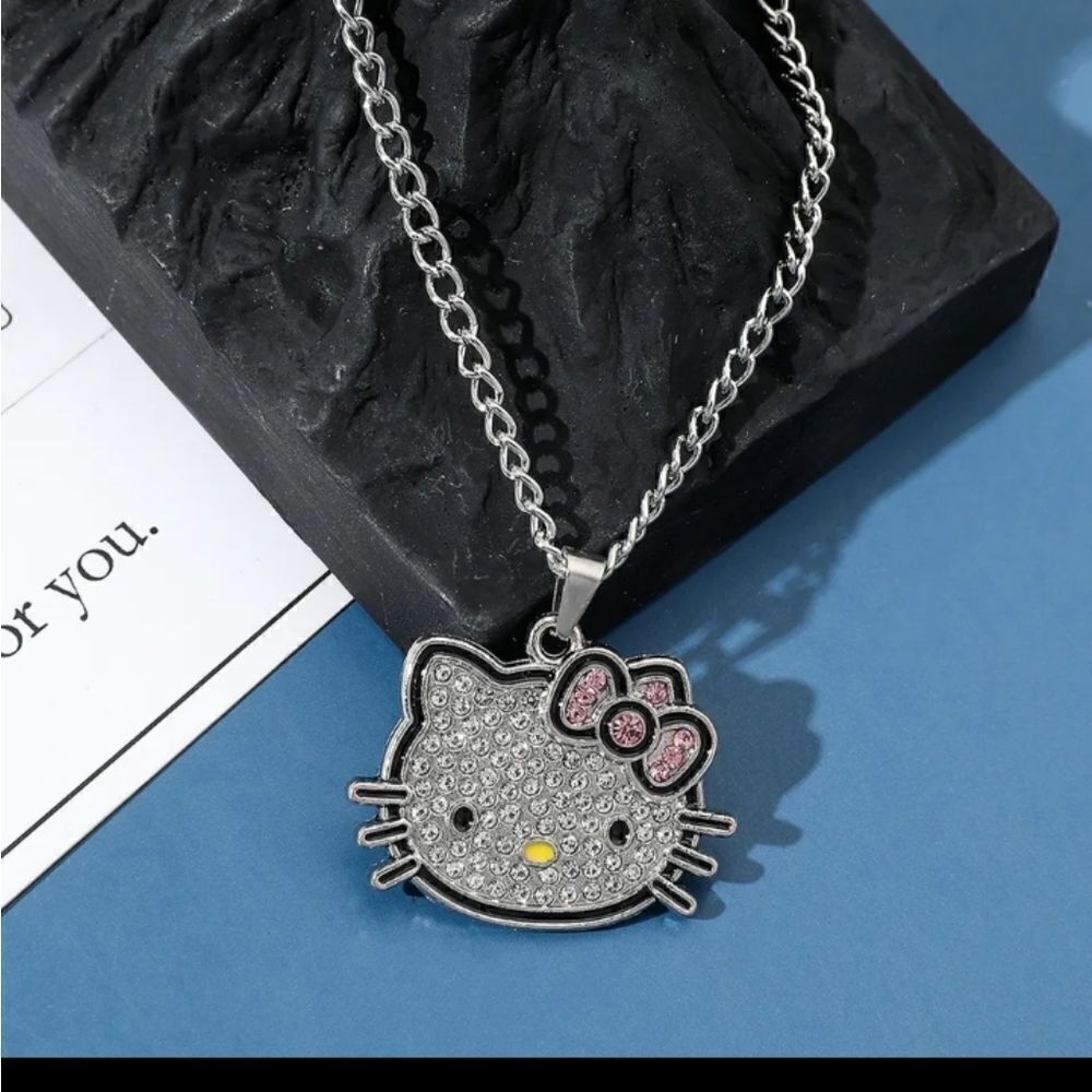 Luxurious Hello Kitty Necklace
